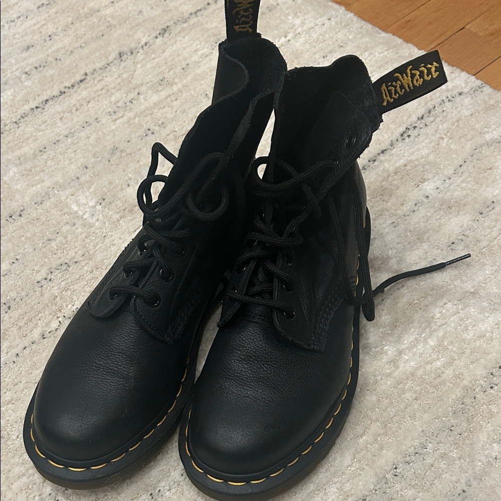 Dr Martens pascal boot black leather